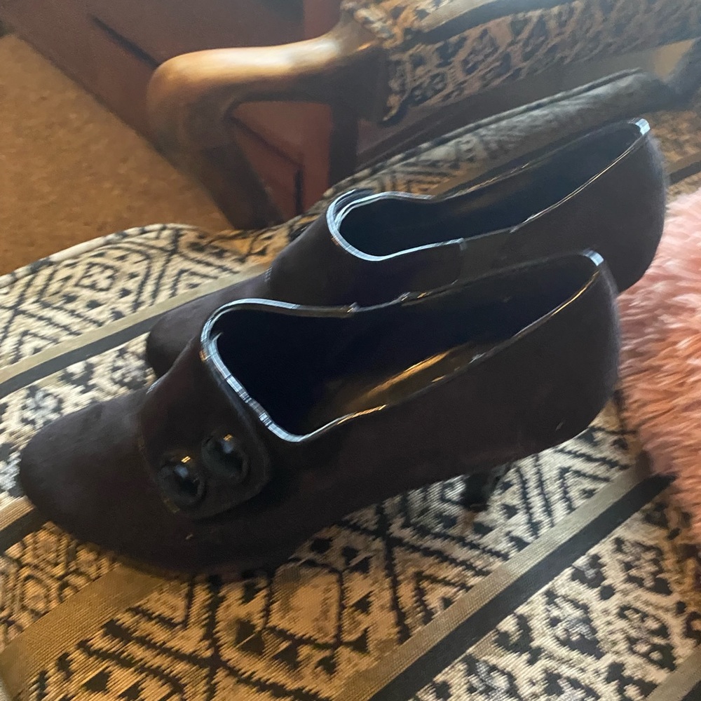 Closed toe shoe like new